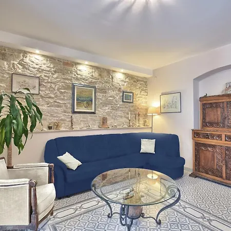 Casa de Férias Family Friendly House With A Swimming Pool - 26964 Pula