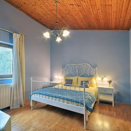 Family Friendly House With A Swimming Pool - 26964