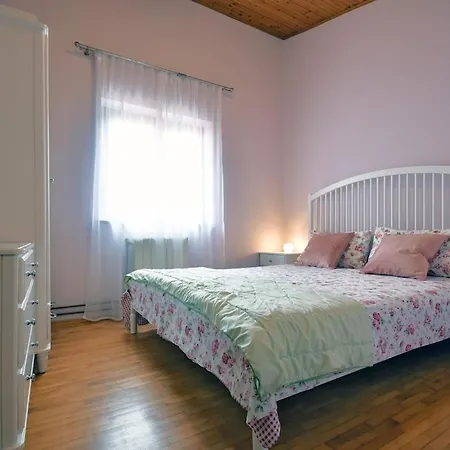 Casa de Férias Family Friendly House With A Swimming Pool - 26964